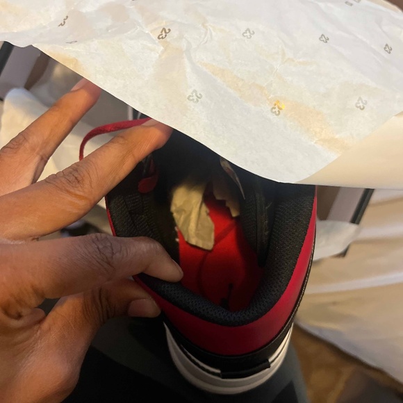 2023 AIR JORDAN 1 MID GYM RED BLACK TOE’ - Picture 7 of 7